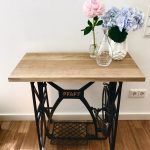 Restaurierte alte Nähmaschine. Jetzt ein kleiner Tisch